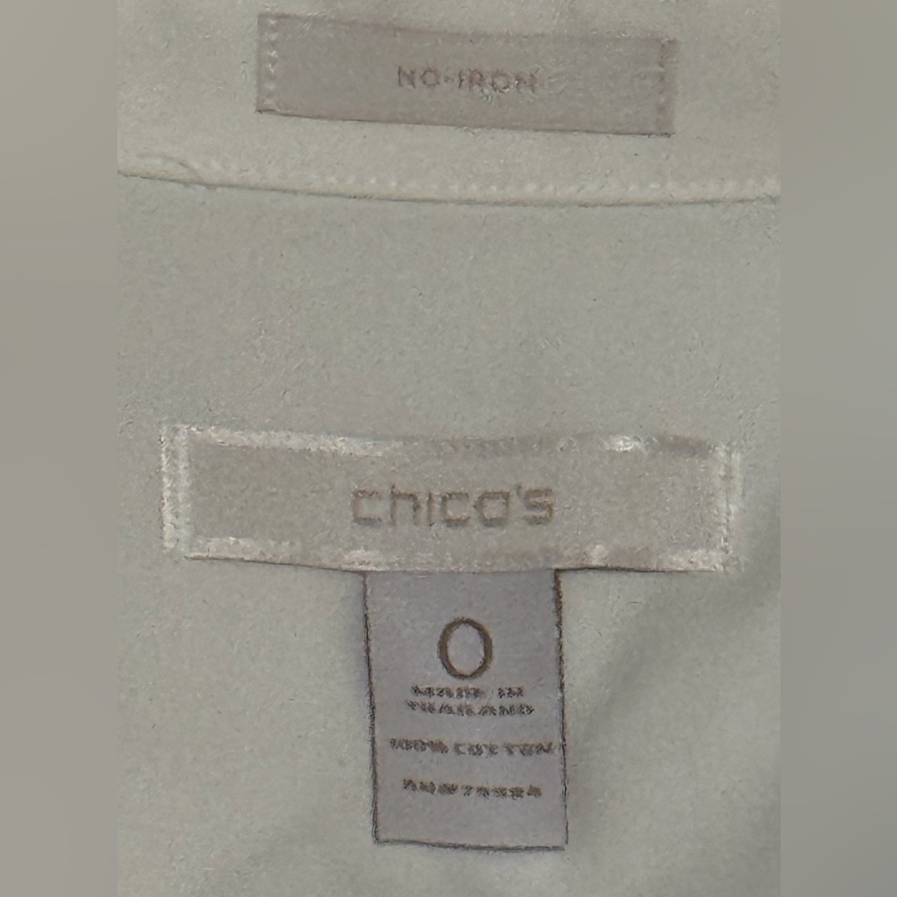 Chico’s White Button Down Dress Shirt Size 0 (US Size Small 4/6) Hidden Buttons - Picture 2 of 6